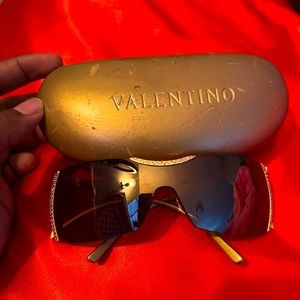 Shimmering Valentino ⭐️⚡️ Shield Tinted Sunalasses